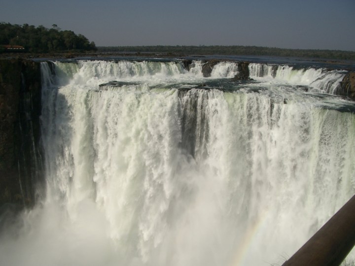 Brasil-argentina-foz-do-iguazu-the-devils-throat-waterfalls-solo-female-traveler-international-