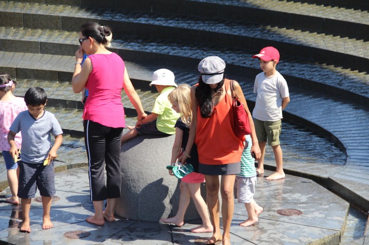 playing-fountain-Drling-Harbour-Sydney-Australia-travel-blog-passportpages