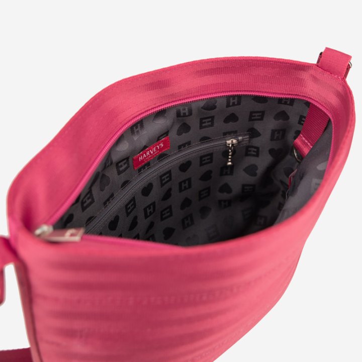 razzleberry_SLcrossbody_inside__06820.1509390272
