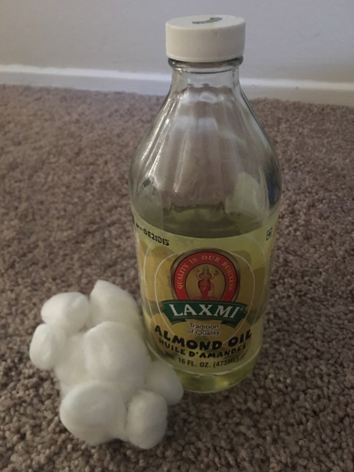 almond-oil-cotton-balls-refresh-plane-moisturizer-natural