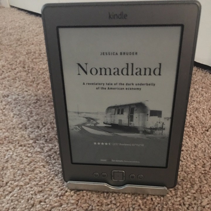 kindle-stand-plane.jpg