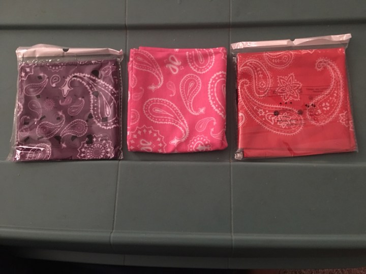 travel-buff-neck-gaiter-accessory-petite-women-packing-color