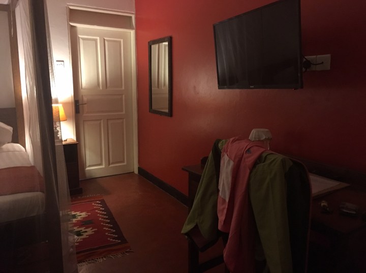 Boma-Uganda-Entebbe-Airport-Hotel-Africa-bungalow