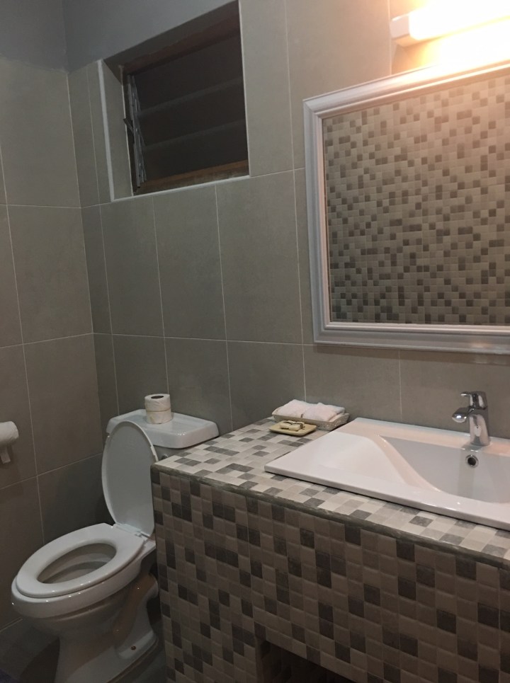 Boma-Uganda-Entebbe-Airport-Hotel-Africa-solar-power-modern-bathroom